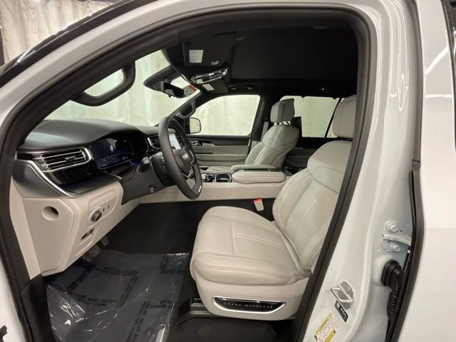 New 2026 Bright White Clear-Coat Exterior Paint Jeep Summit Obsidian image 10