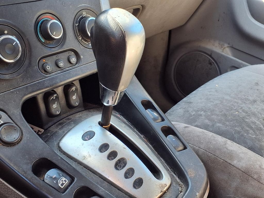Used 2007 Silver Saturn Base image 22