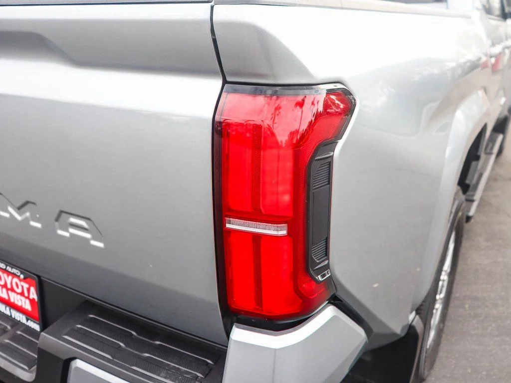 2026 Toyota Tacoma SR5 - Photo 8
