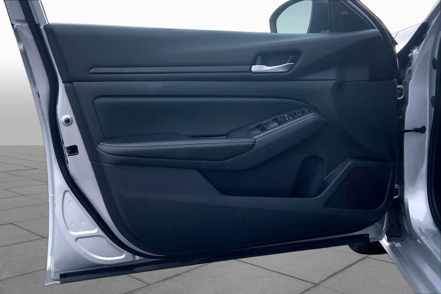 Used 2025 Brilliant Silver Metallic Nissan SV image 22
