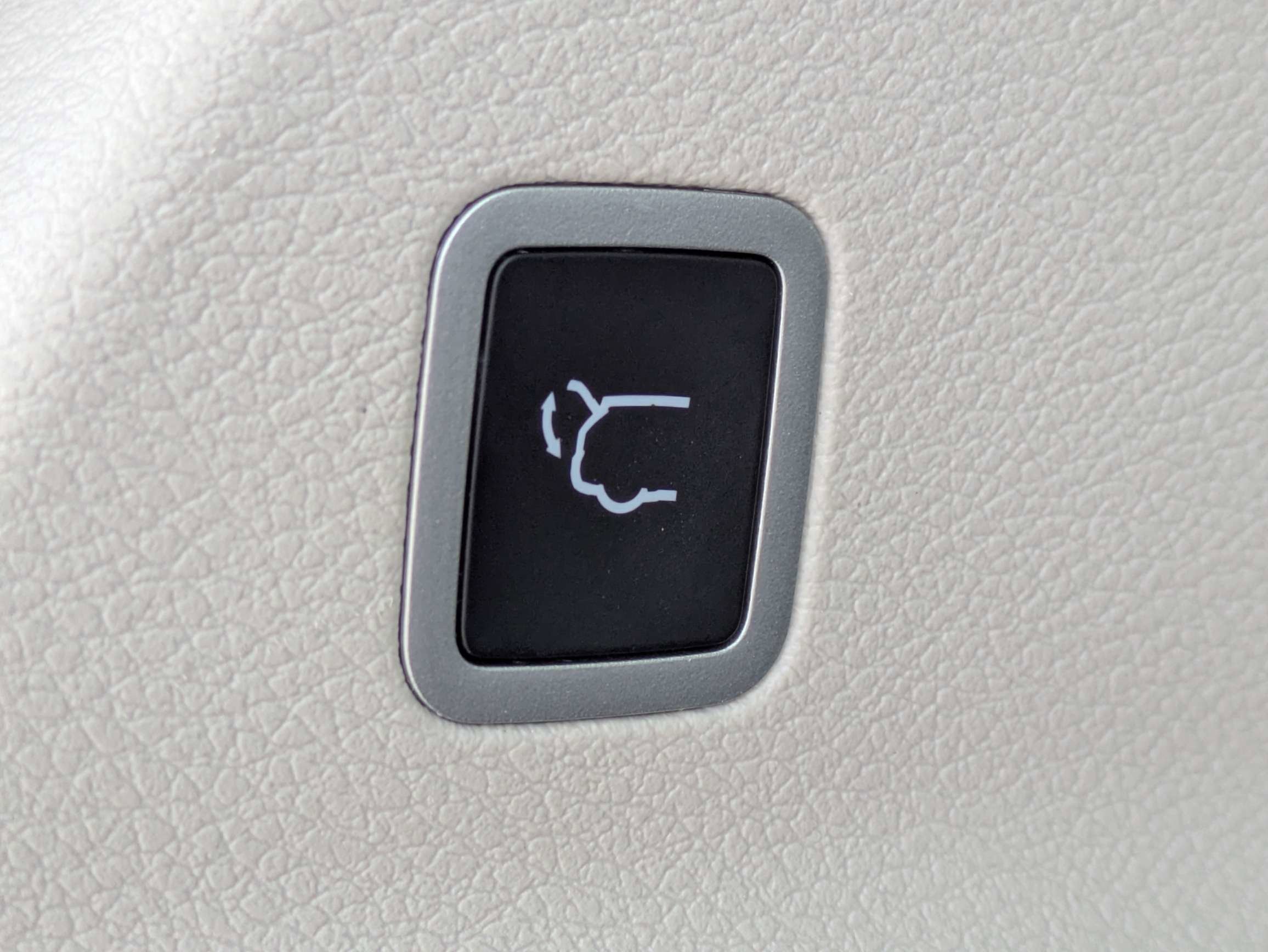 Used 2024 Silver Mist Clearcoat Chrysler LX image 14