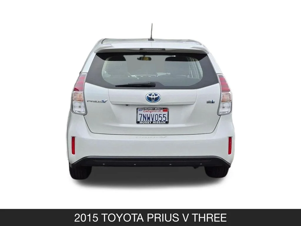 Used 2015 White Toyota Three image 8
