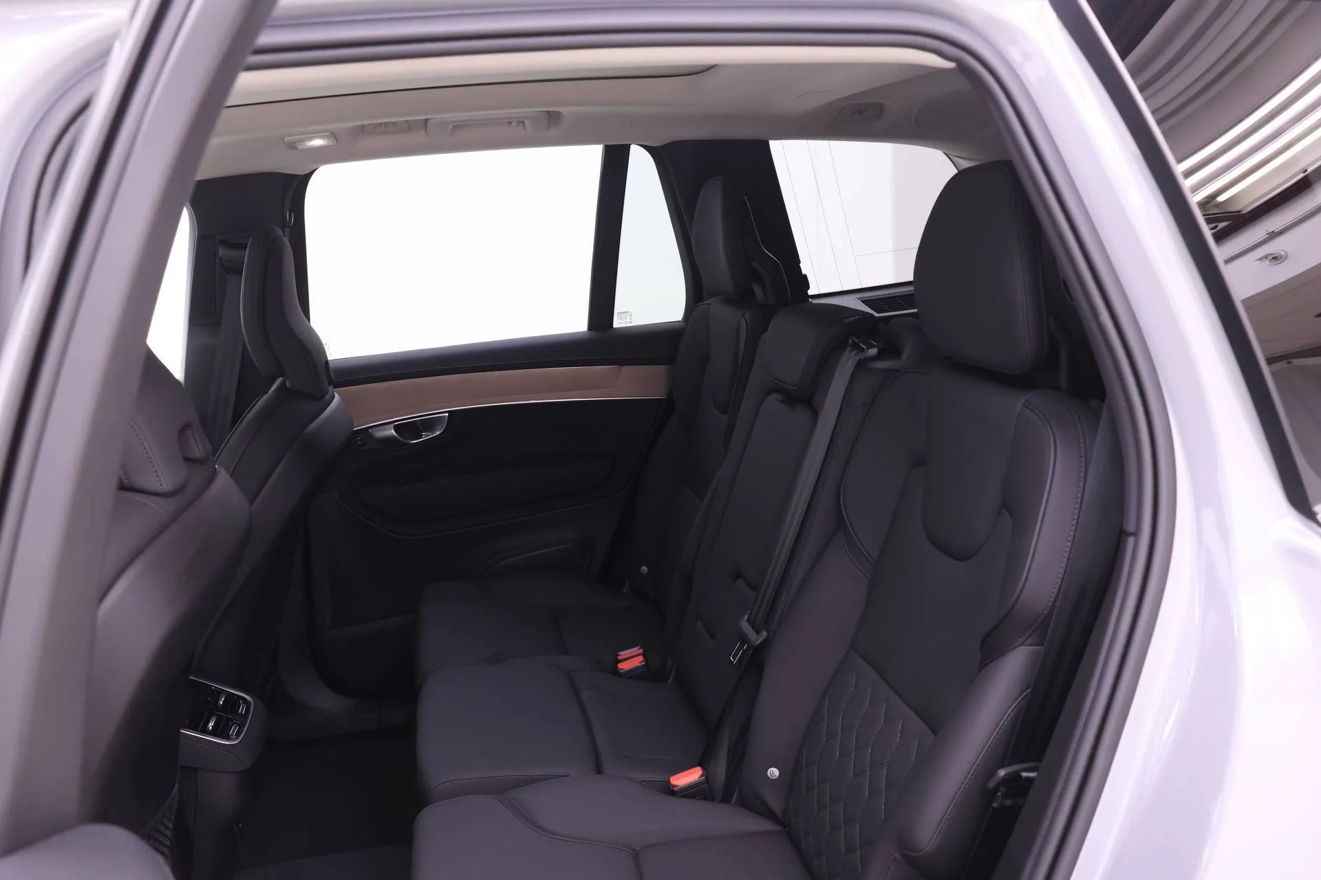 2026 Volvo XC90 Plus - Photo 17