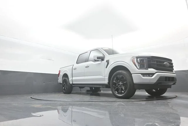 Used 2023 White Ford Lariat image 34