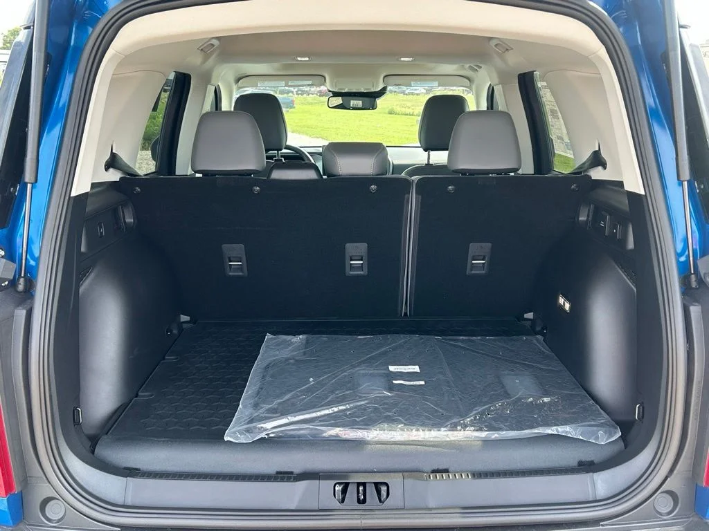 New 2026 Velocity Blue Metallic Ford Badlands® image 19