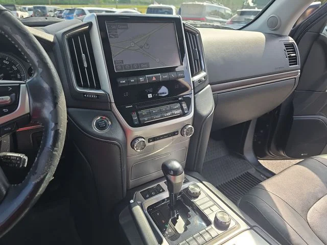 Used 2017  Toyota Base image 21