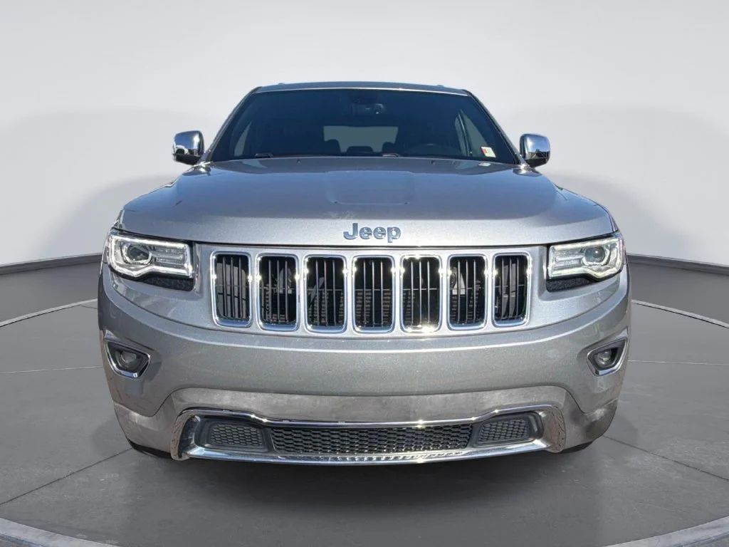 Used 2016 Silver Jeep Limited image 2