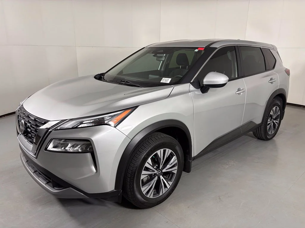Used 2023 Silver Nissan SV image 4