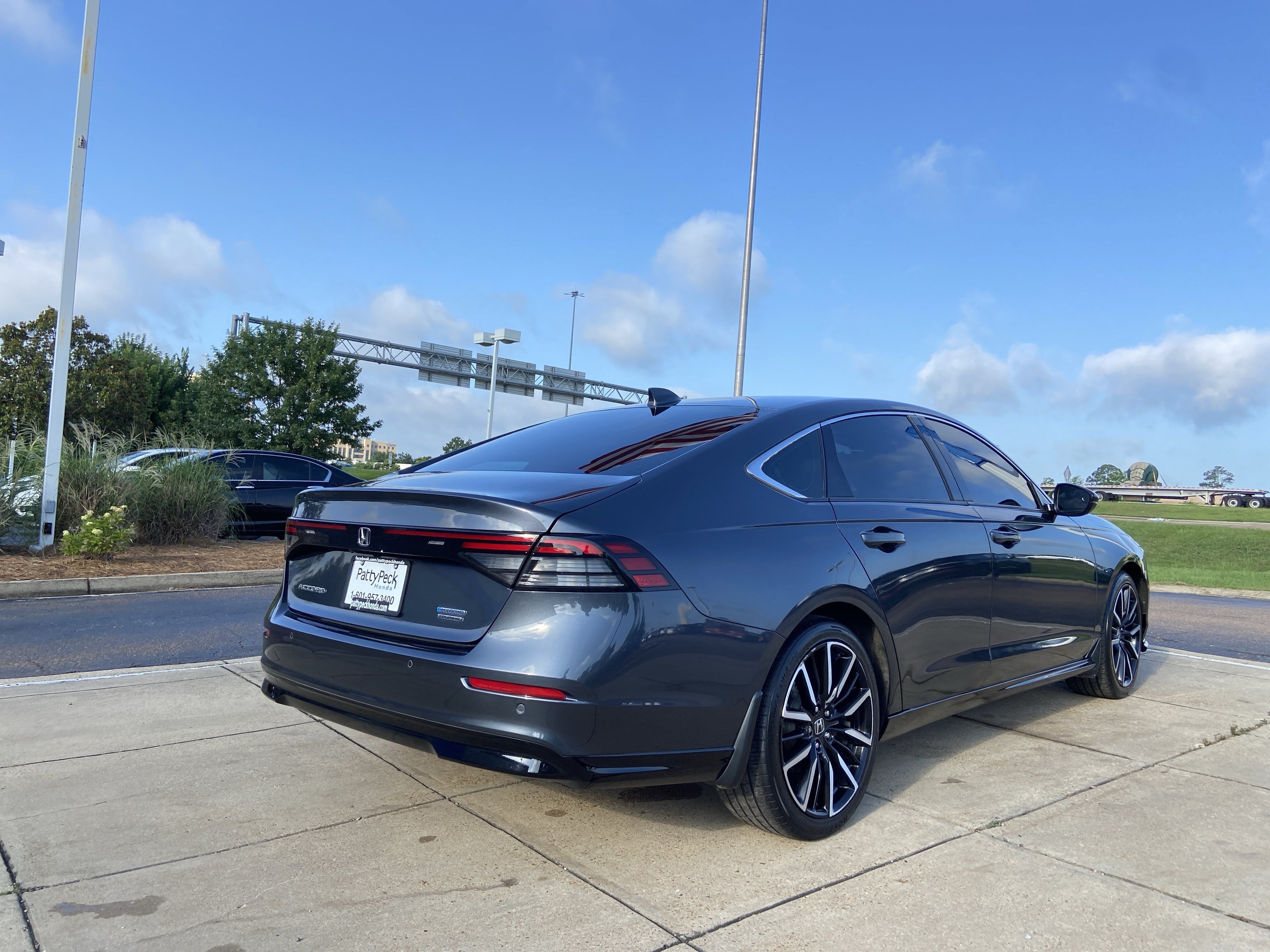 Used 2023 Meteorite Gray Metallic Honda Touring image 11
