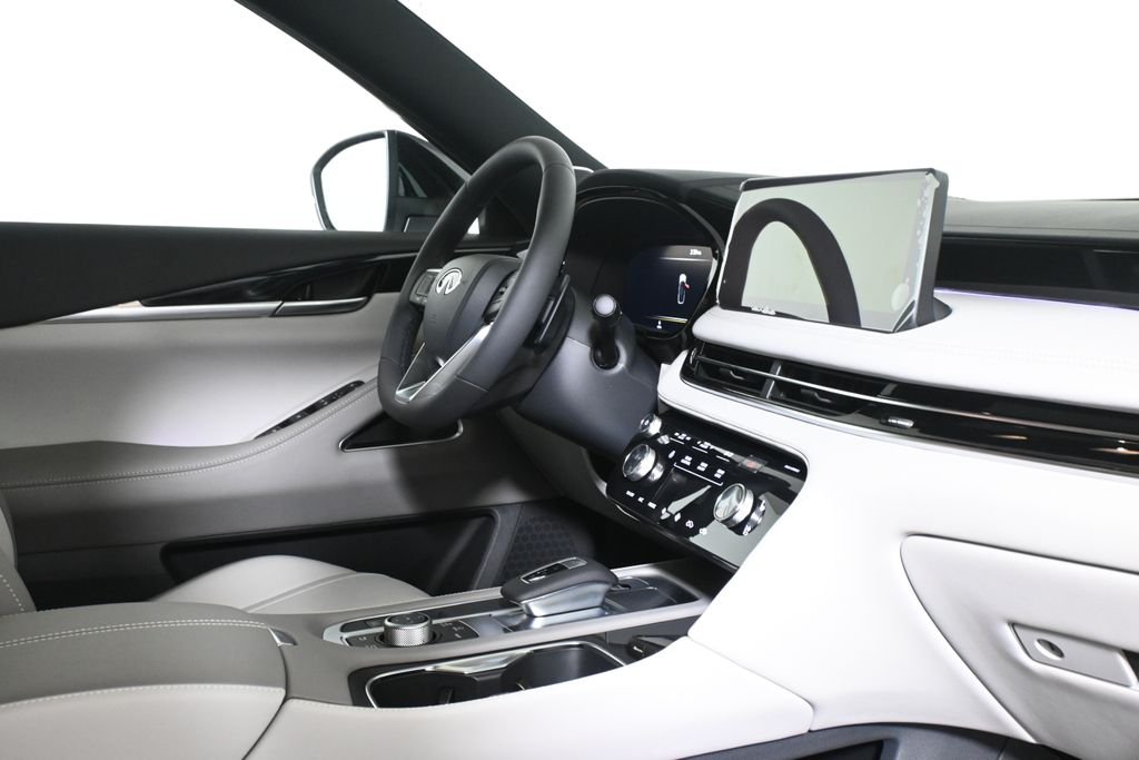 New 2027 2T RAD WHT INFINITI Sport AWD image 33
