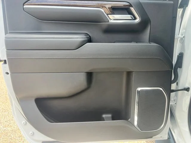 Used 2024 Summit White GMC Elevation image 25