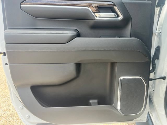 Used 2024 Summit White GMC Elevation image 25