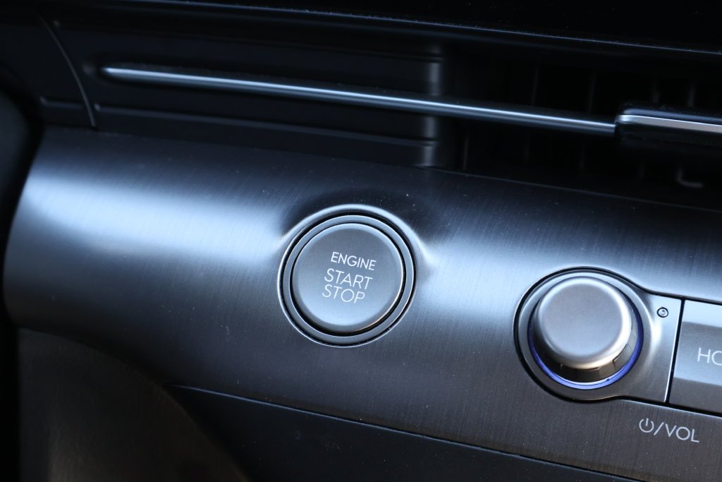 2025 Hyundai Kona SEL - Photo 28