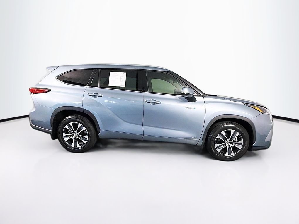 Used 2021  Toyota XLE image 11