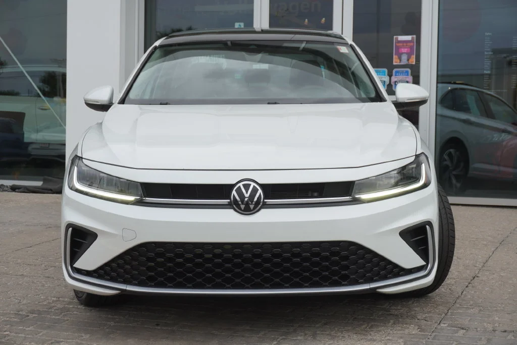 Certified Used 2025 White Volkswagen 1.5T SEL image 11