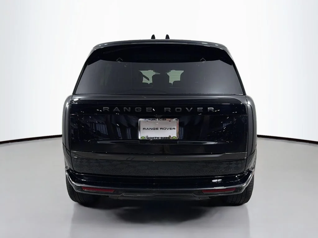 New 2026 Santorini Black Metallic Land Rover SE image 6