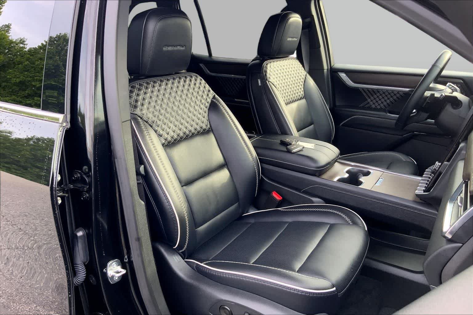 Used 2025 Ebony Twilight Metallic GMC FWD Denali image 9