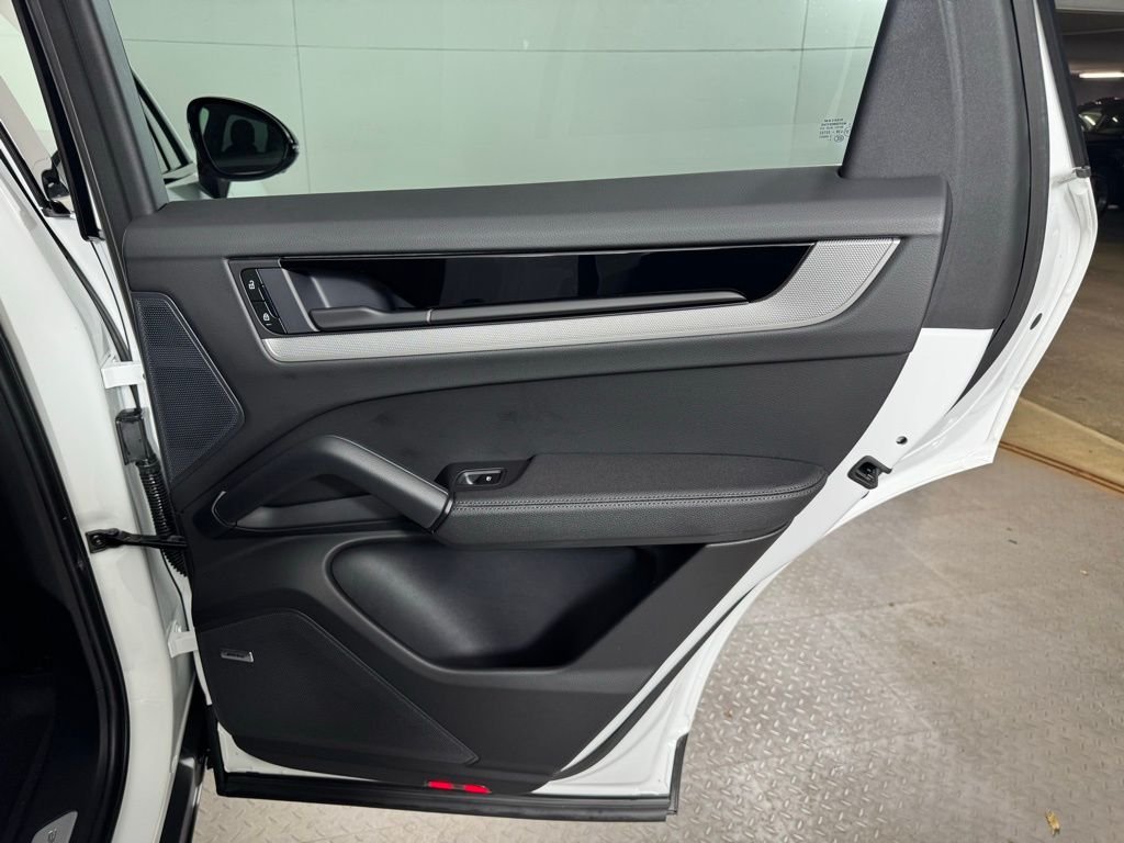 2025 Porsche Cayenne E-Hybrid - Photo 16