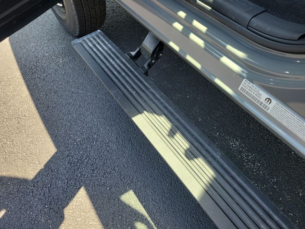 New 2026 Ceramic Gray Clear-Coat Exterior Paint RAM Laramie image 24