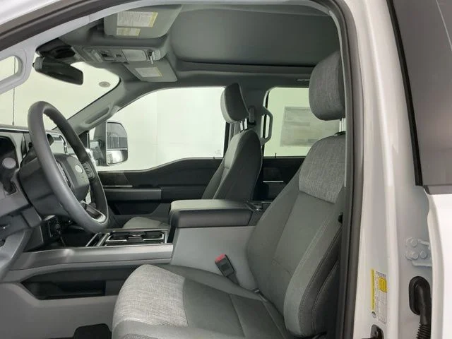 New 2026 Oxford White Ford XLT image 18
