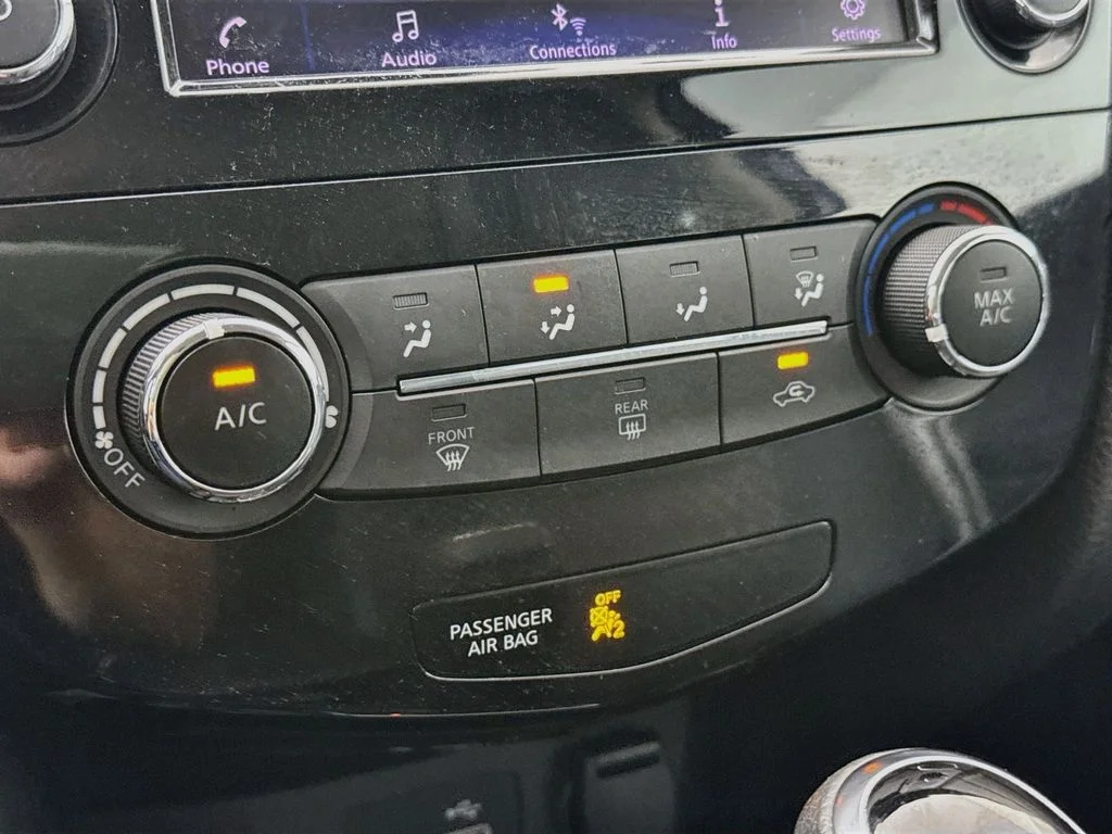 Used 2018 Blue Nissan S image 18