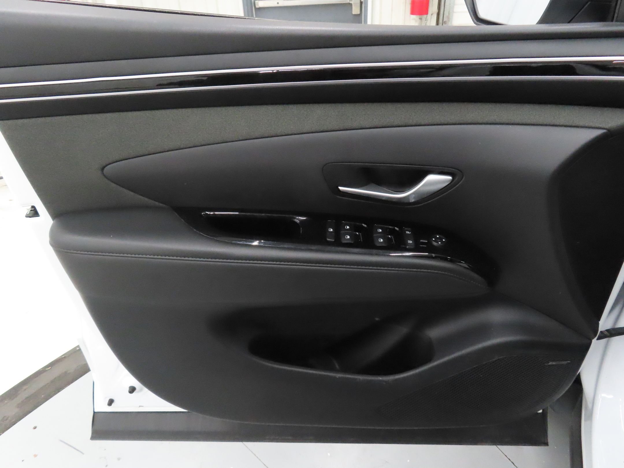 Used 2022 White Hyundai Limited image 10