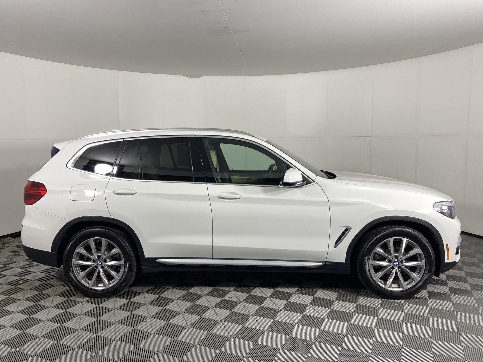 Used 2018 Alpine White BMW xDrive30i image 3
