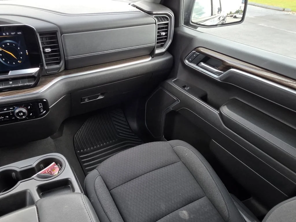 Used 2025 Black Chevrolet LT image 18