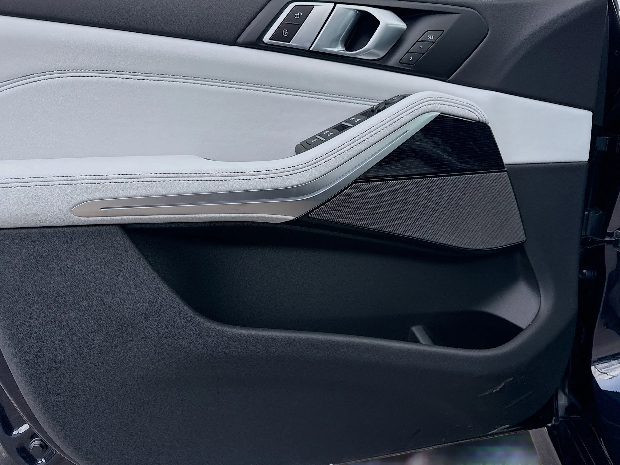 New 2026 Carbon Black Metallic BMW xDrive40i image 22