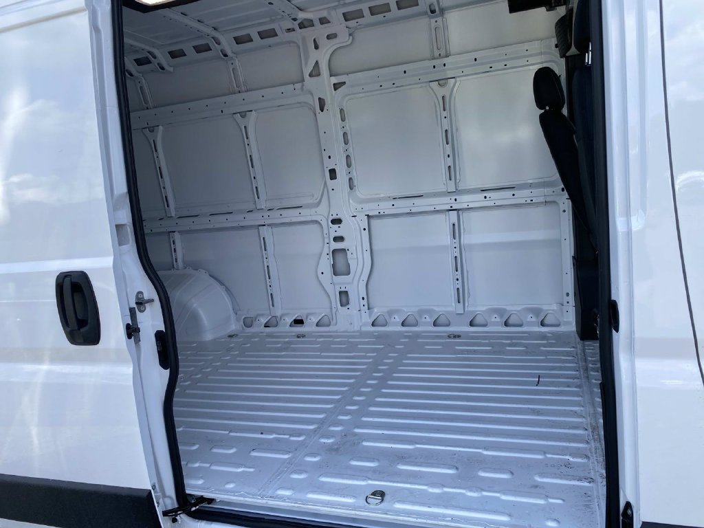 New 2026 Bright White Clear-Coat Exterior Paint RAM High Roof image 2