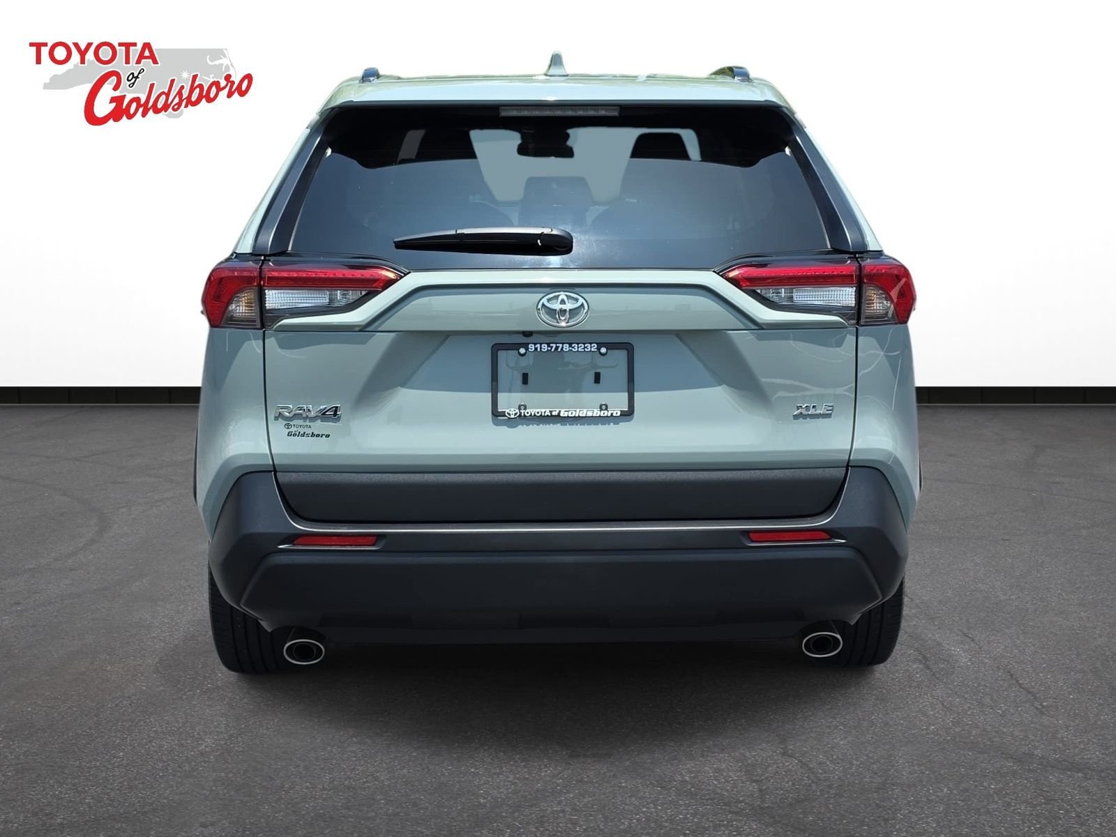 Used 2023  Toyota XLE Premium image 6