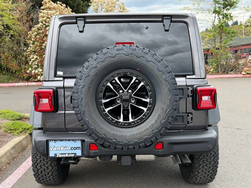New 2026 Granite Crystal Metallic Clear-Coat Exterior Paint Jeep Moab 392 image 6