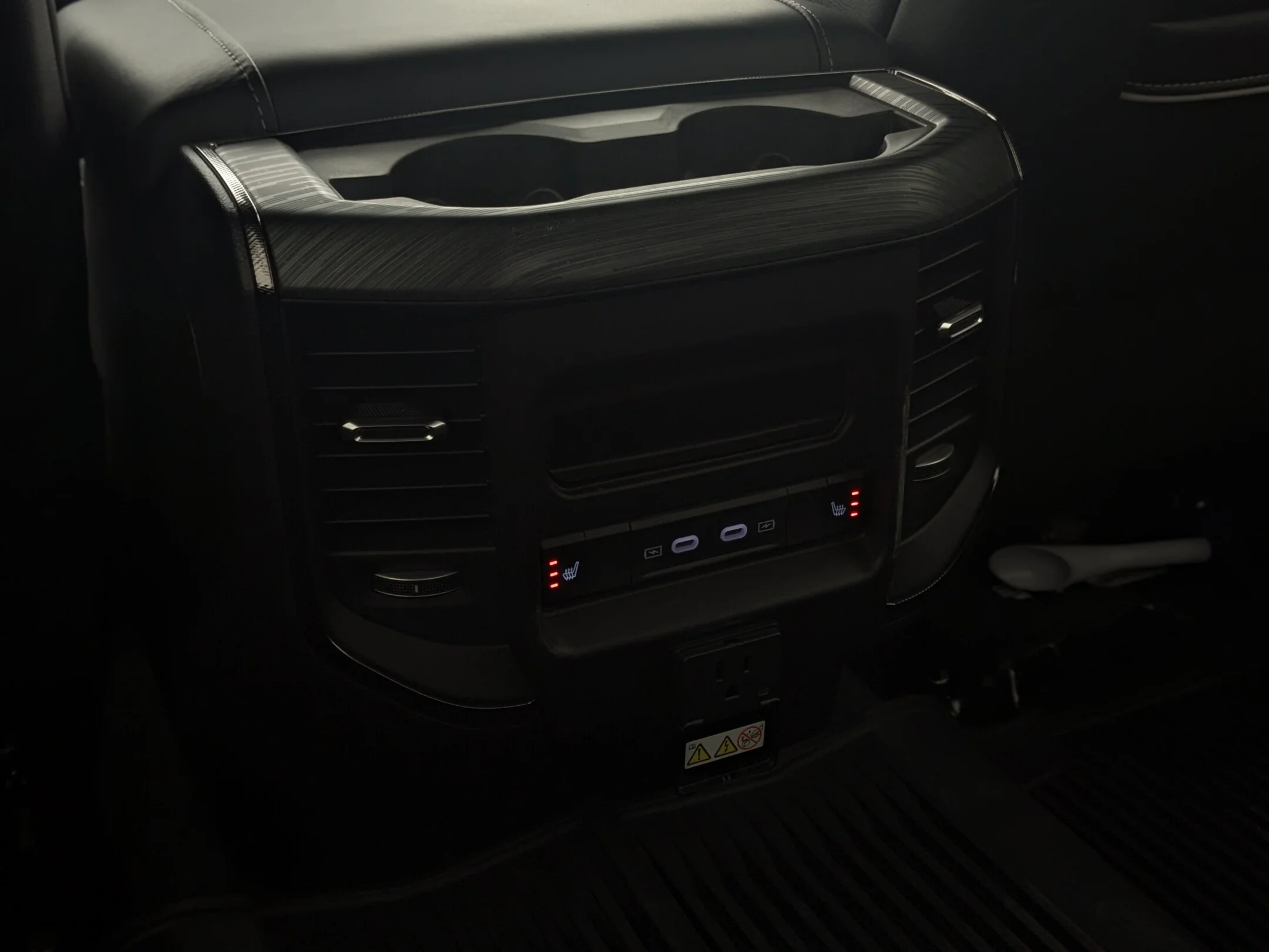 New 2026 Black RAM Rebel - - Level 2 Grp - Rear Air Suspension - 14.4 Uconnect NAV - 5th Wheel/Gooseneck Prep & More! image 30