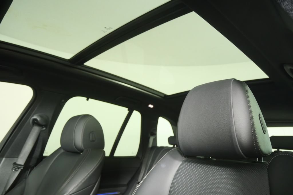 Used 2021 Black Sapphire Metallic BMW xDrive40i image 12