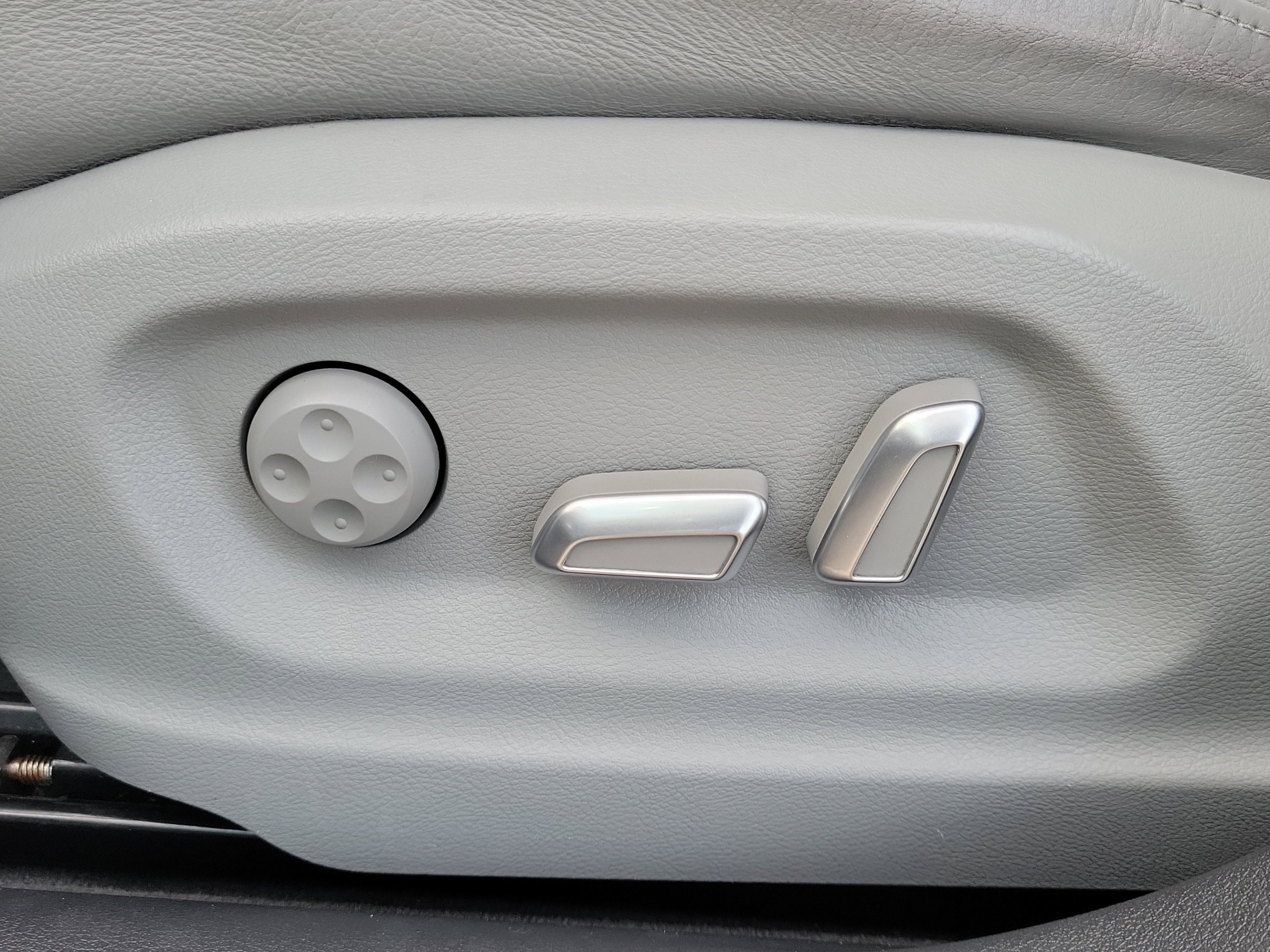 Used 2018 Silver Metallic Audi 2.0T Premium Plus image 24