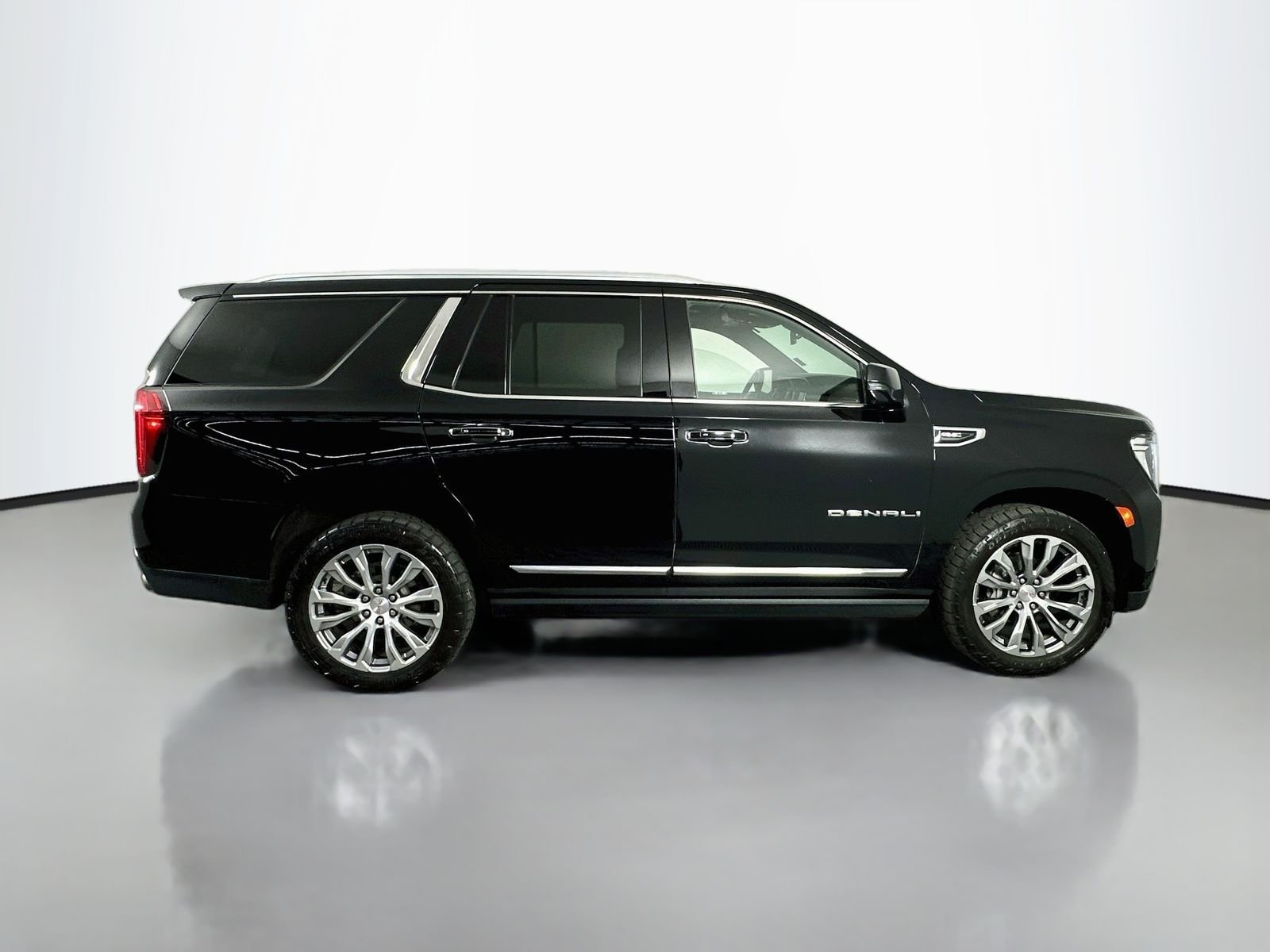 Used 2023 Onyx Black GMC Denali image 9
