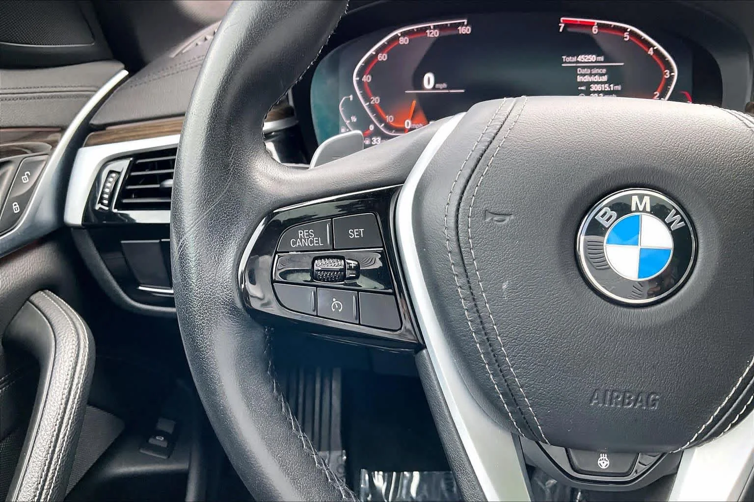 Used 2020 Black Sapphire Metallic BMW 530i xDrive image 23