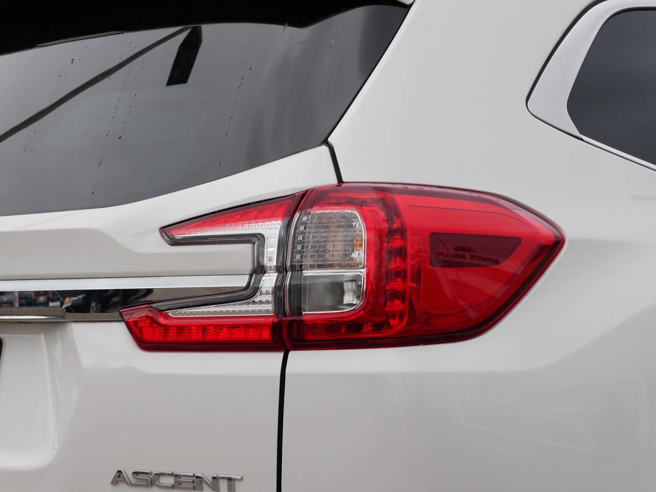Used 2023 Crystal White Pearl Subaru Limited image 18