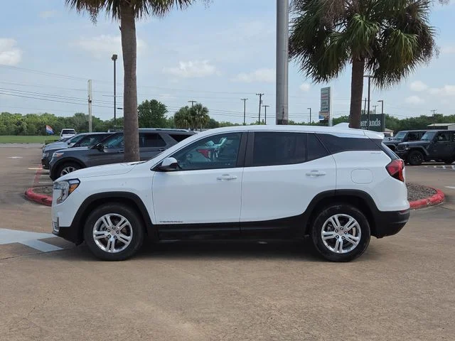 Used 2024 White GMC SLE image 4