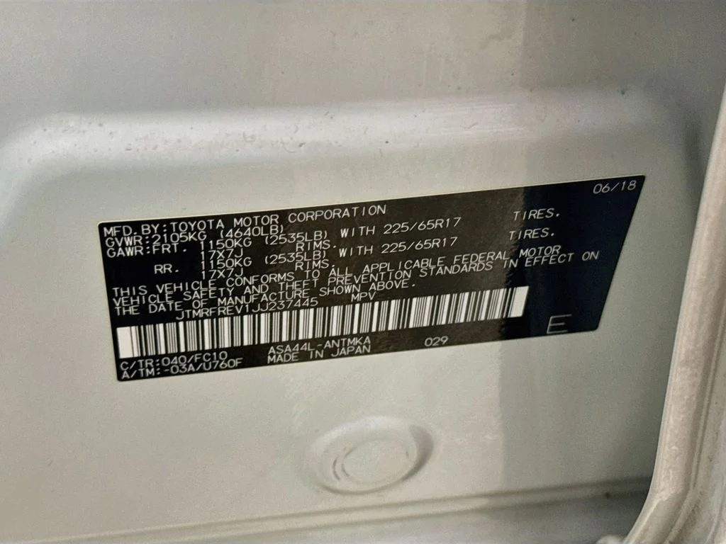 Certified Used 2018 Super White Toyota XLE image 28