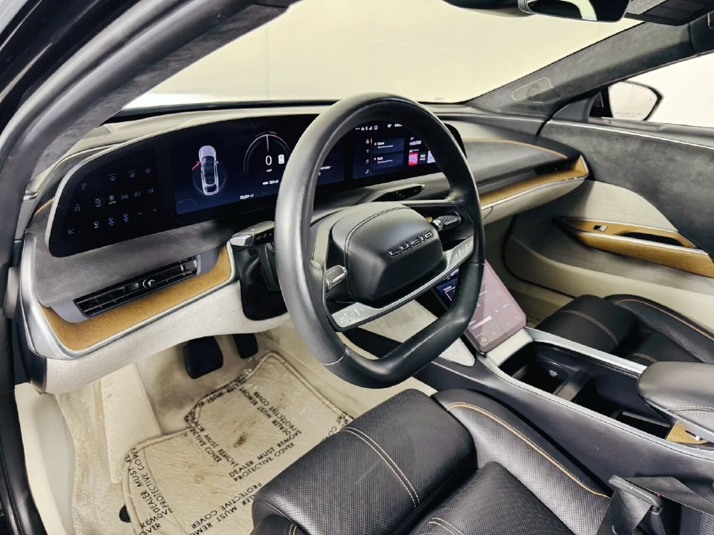 Used 2022 Black Lucid Grand Touring image 8