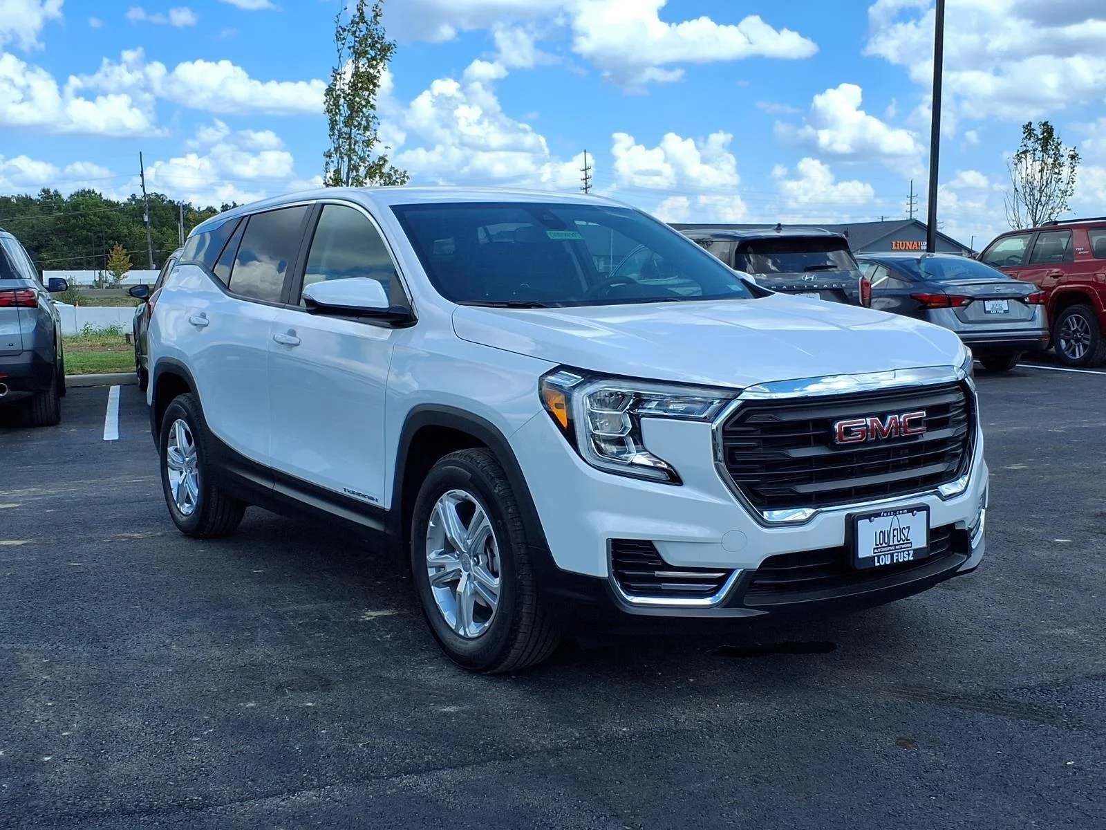 Used 2024 Summit White GMC SLE image 29