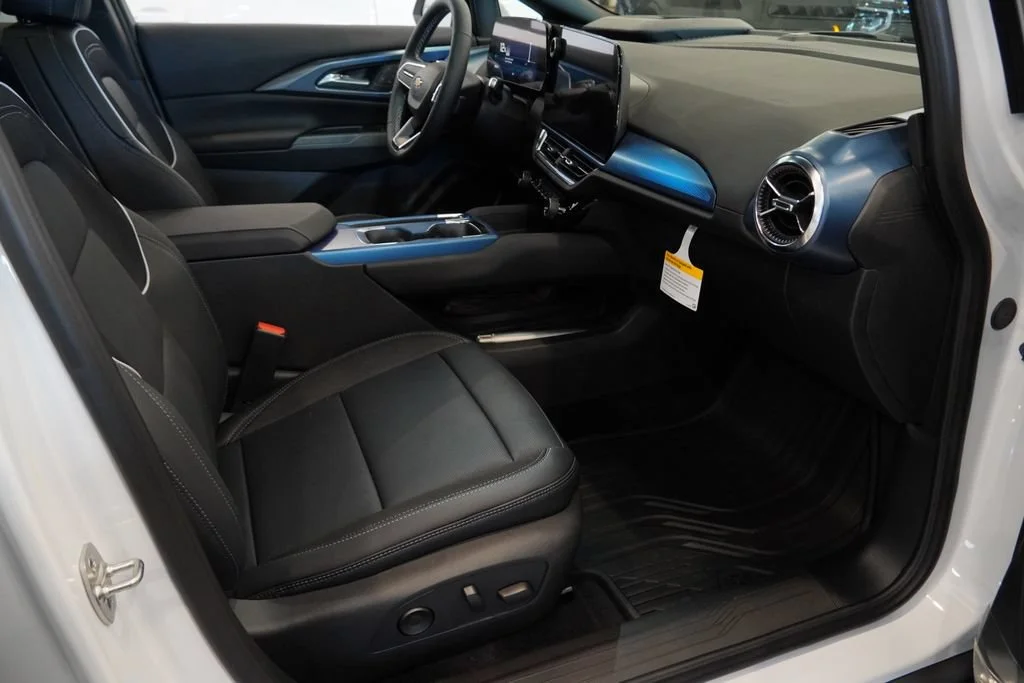 New 2026 Summit White Chevrolet LT image 29