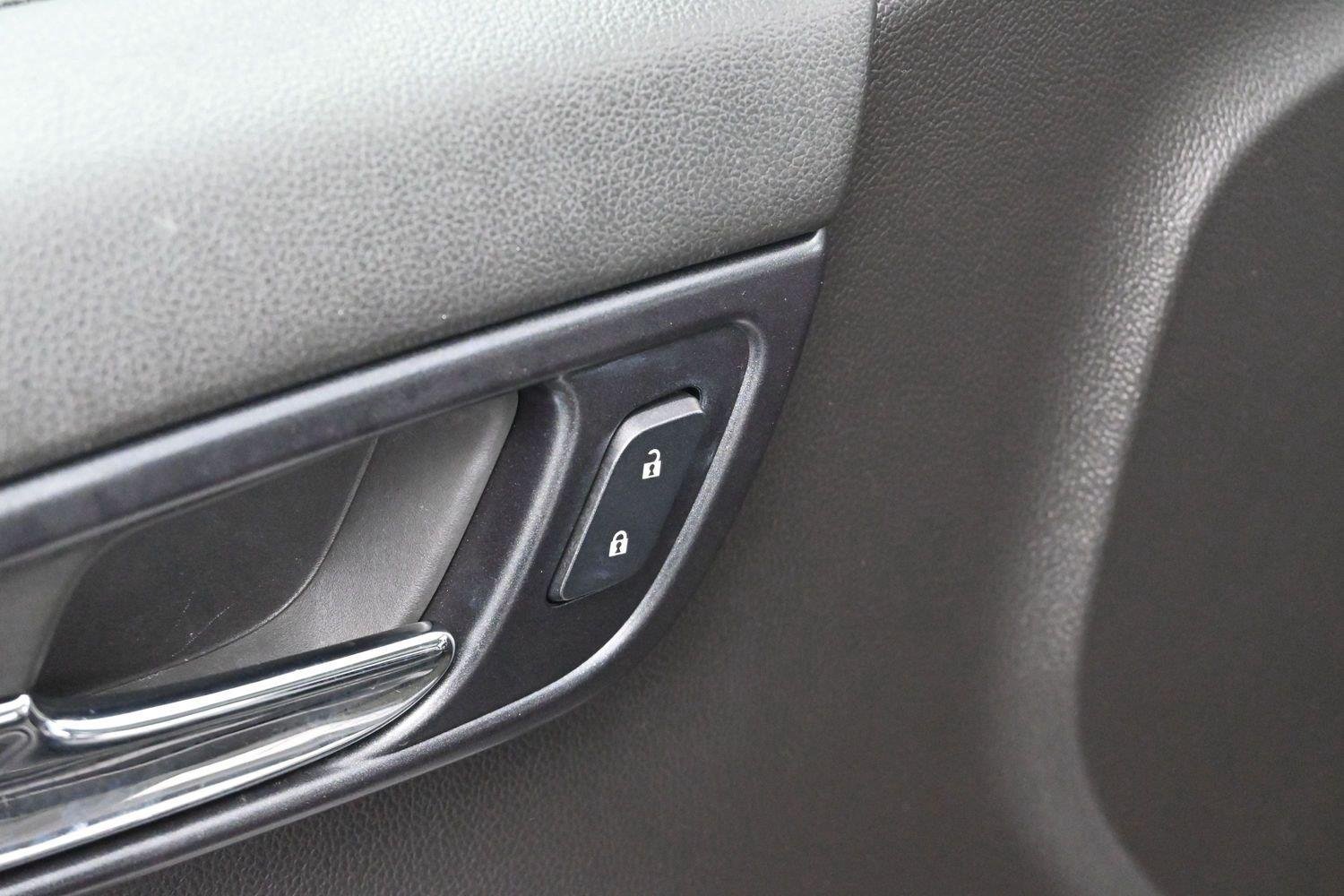 Used 2015 SUMMIT WHITE Chevrolet LTZ image 10