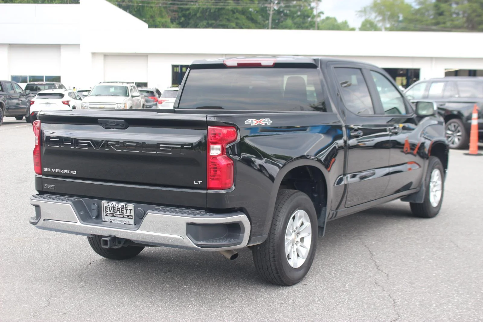 Used 2025 Black Chevrolet LT image 7