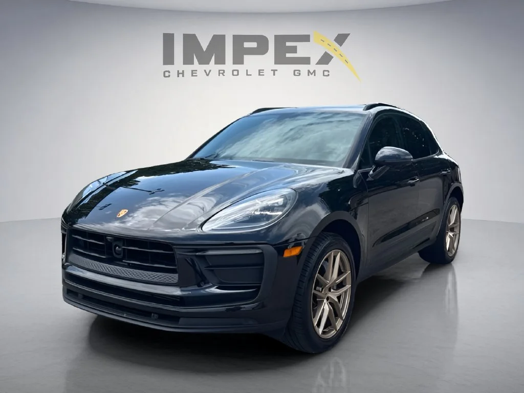 Used 2023  Porsche  image 2