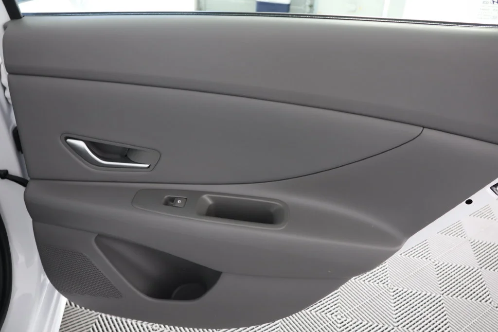 Certified Used 2025 White Hyundai SEL Convenience image 27