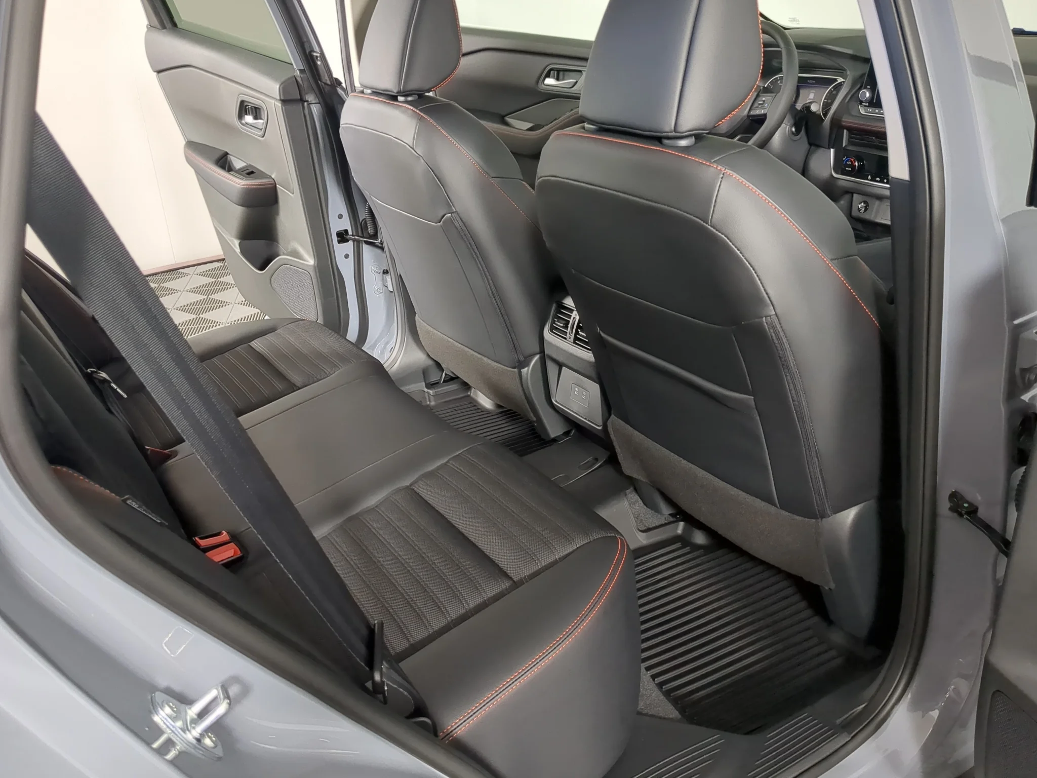 New 2027 Boulder Gray Pearl Nissan Rock Creek image 22