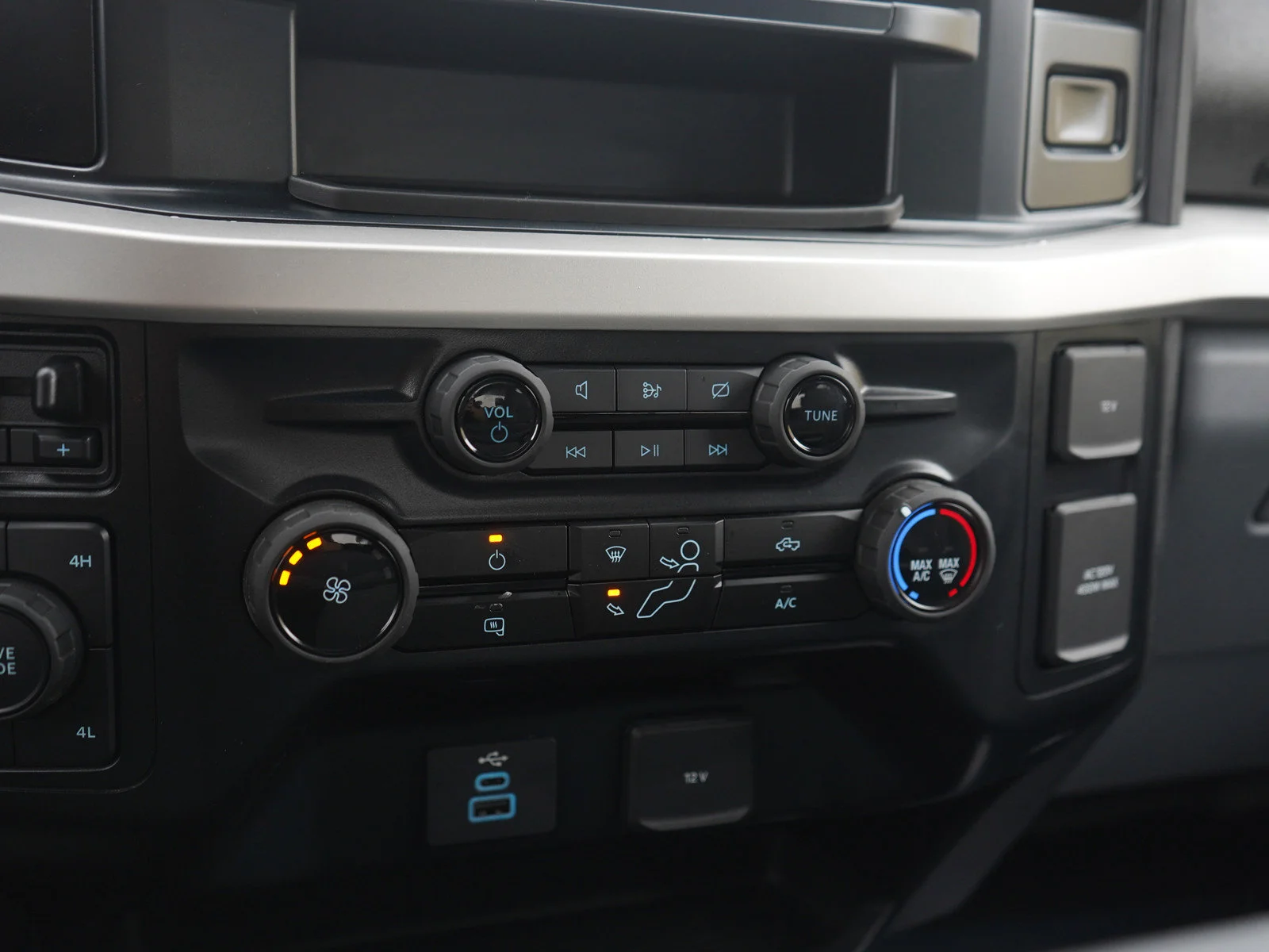 Used 2024 Carbonized Gray Metallic Ford XLT image 22