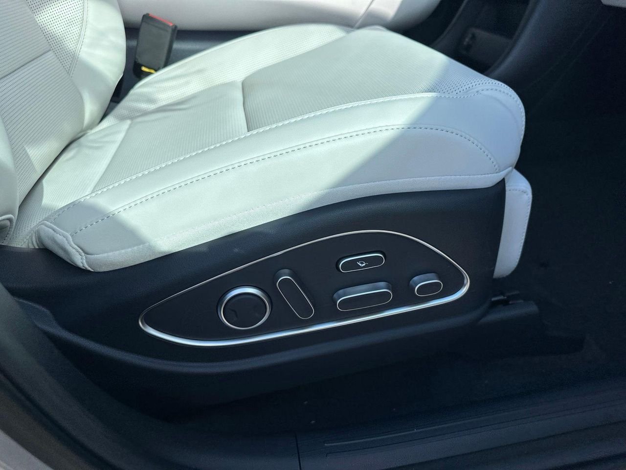 New 2027 Silver Hyundai Calligraphy image 91
